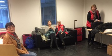 Birgitte, Ann, Jonna og Maria tager sig en pause en hjemrejsen efter fem lange dage i sekretariatet
